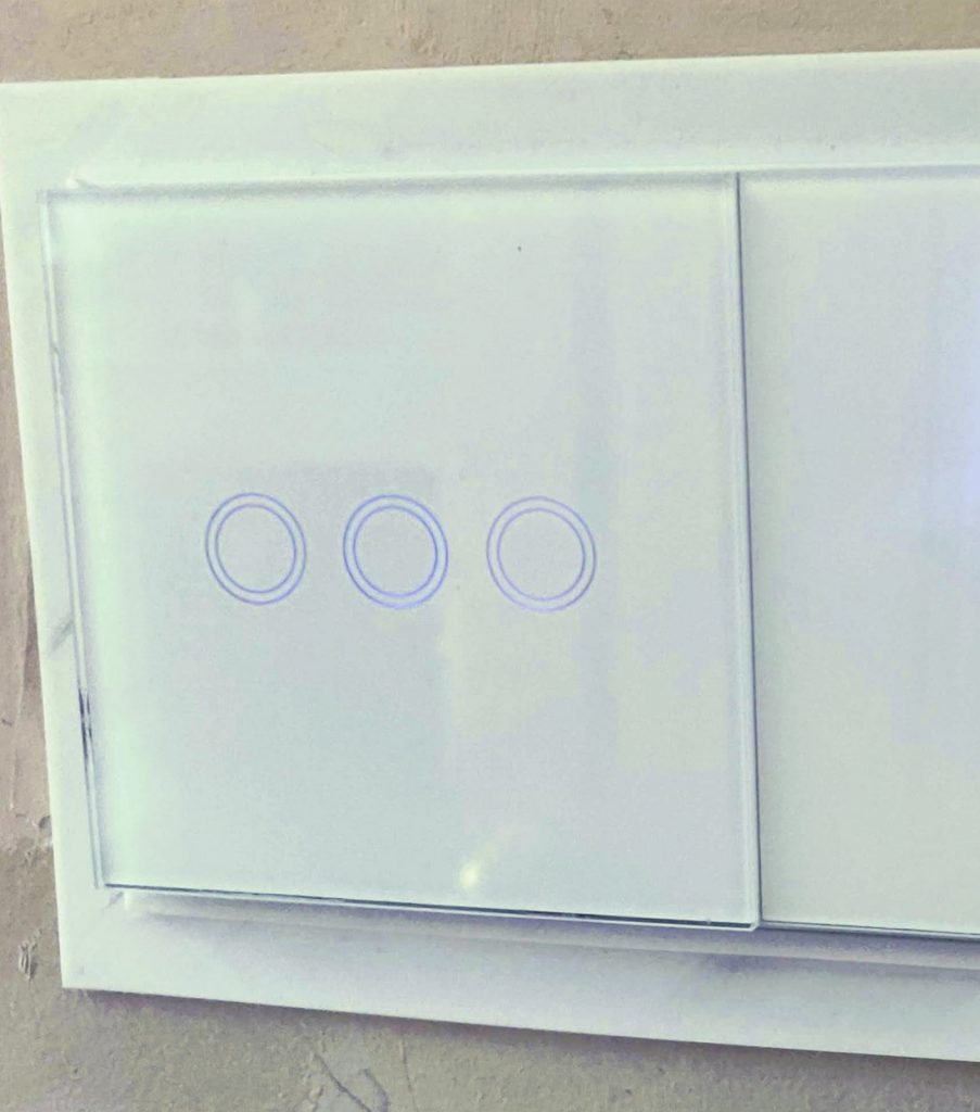 RF and Wifi capable smart switch